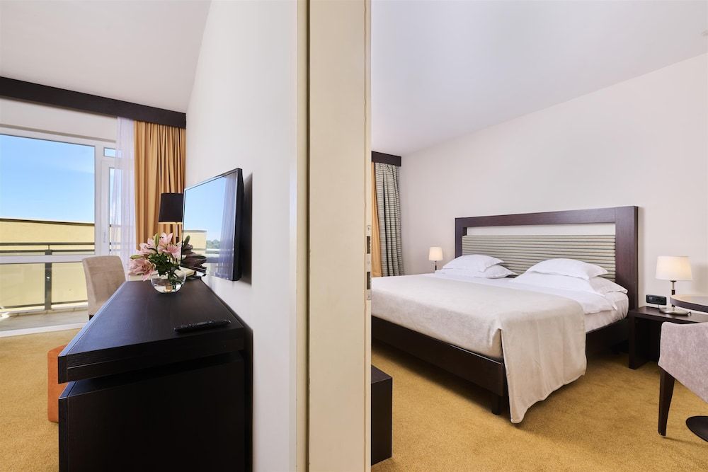 Suite, Balcony