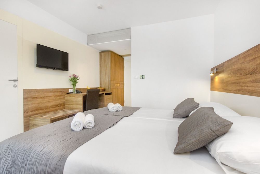 Hotel Imperial Vodice Standard Room, Balcony, Park View 3