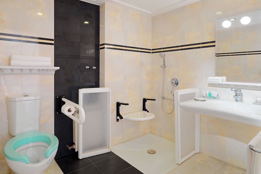 The Westin Zagreb Deluxe Room, 1 Queen Bed, City View 6