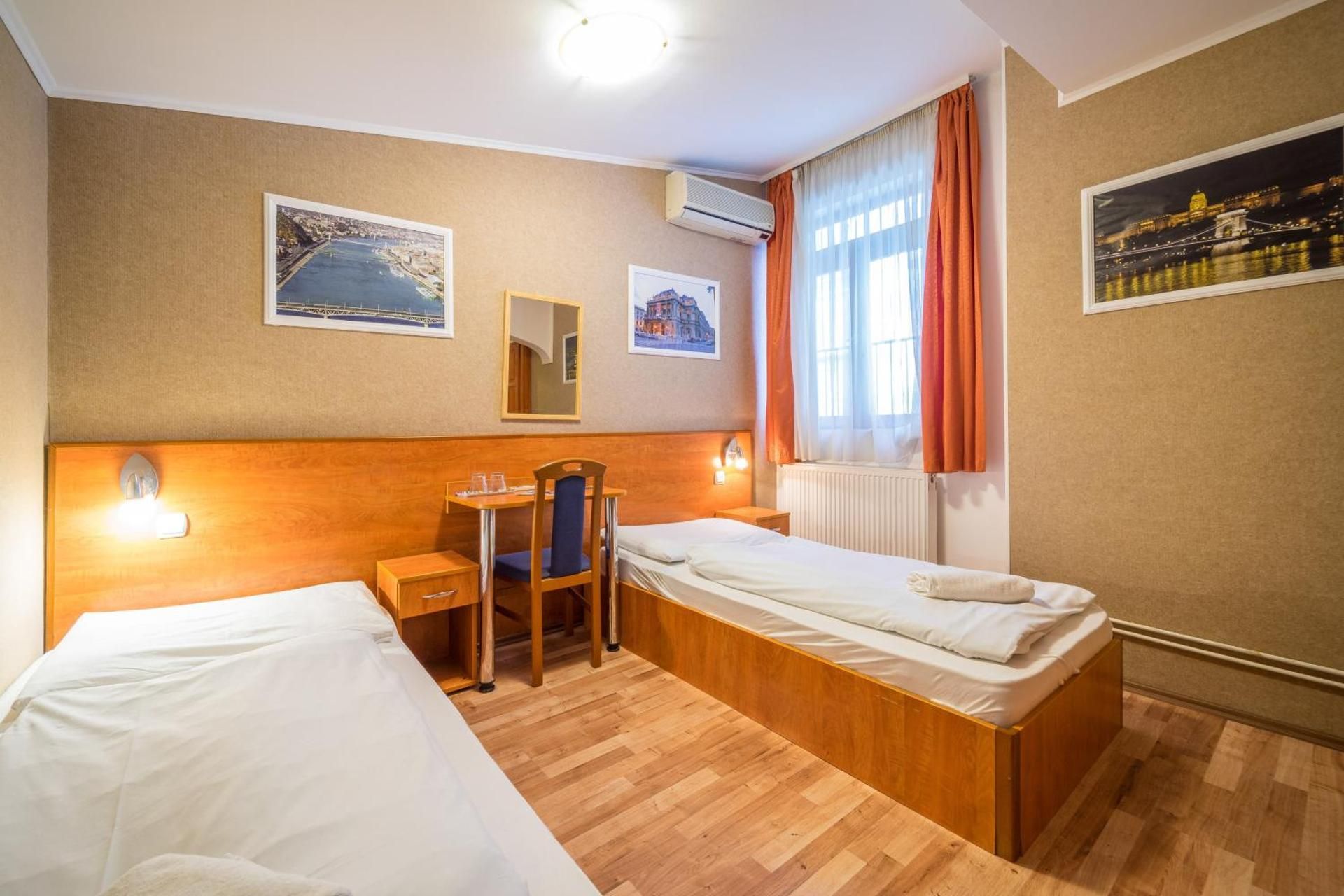 Easy Star Hotel Standard Twin Room