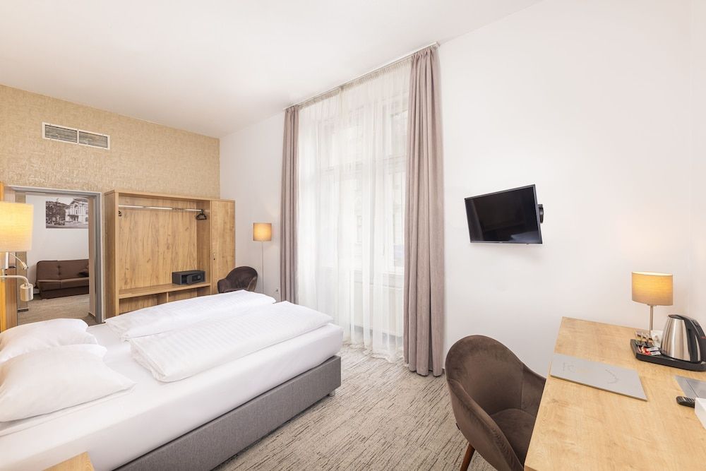 undefined City Hotel Ring 7