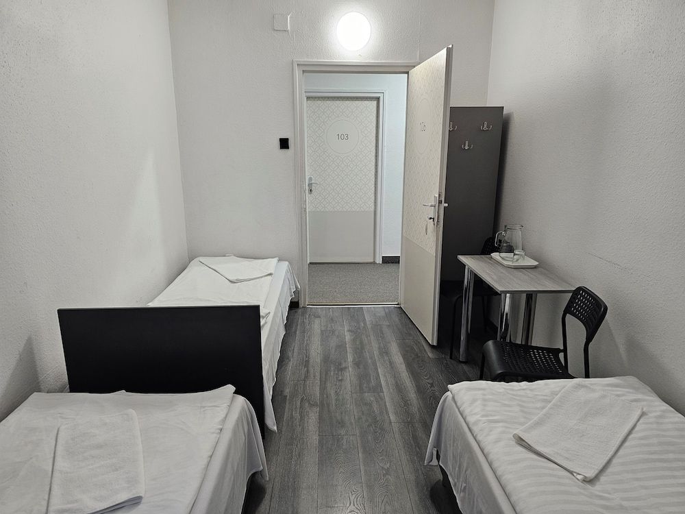 undefined Dominik Panzio