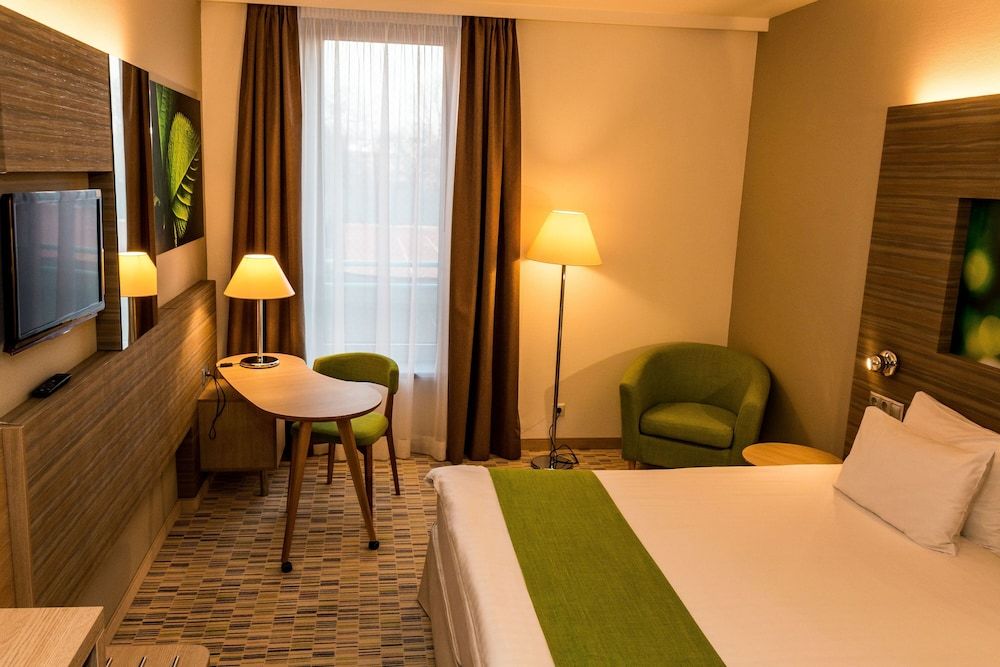 Standard Room, 1 King Bed