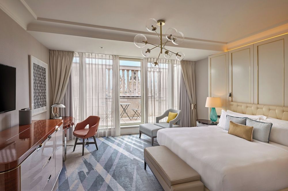 Club King Room