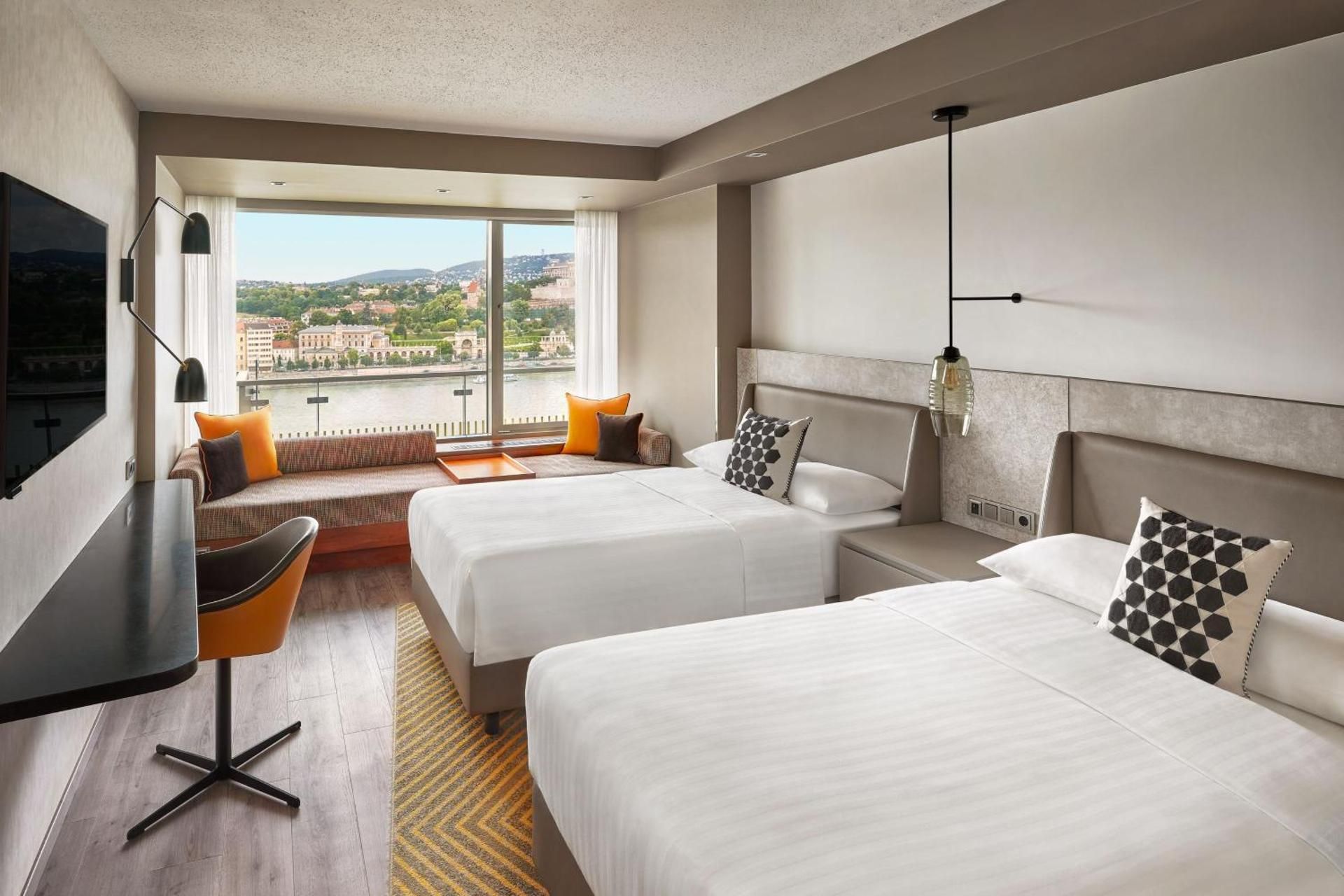 Executive Room, M Club lounge access, Guest room, 2 Twin, River view, High floor