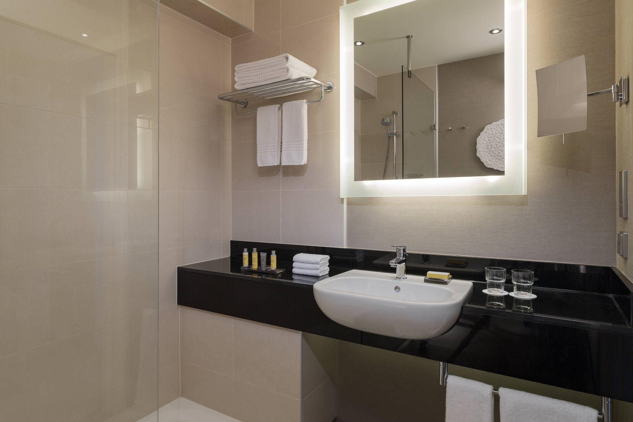 executive room, m club lounge access, guest room, 1 king, river view, high floor