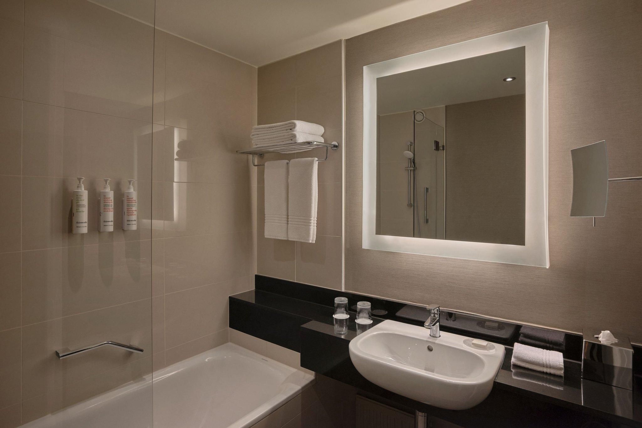 Executive Room, M Club lounge access, Guest room, 2 Twin, River view, High floor