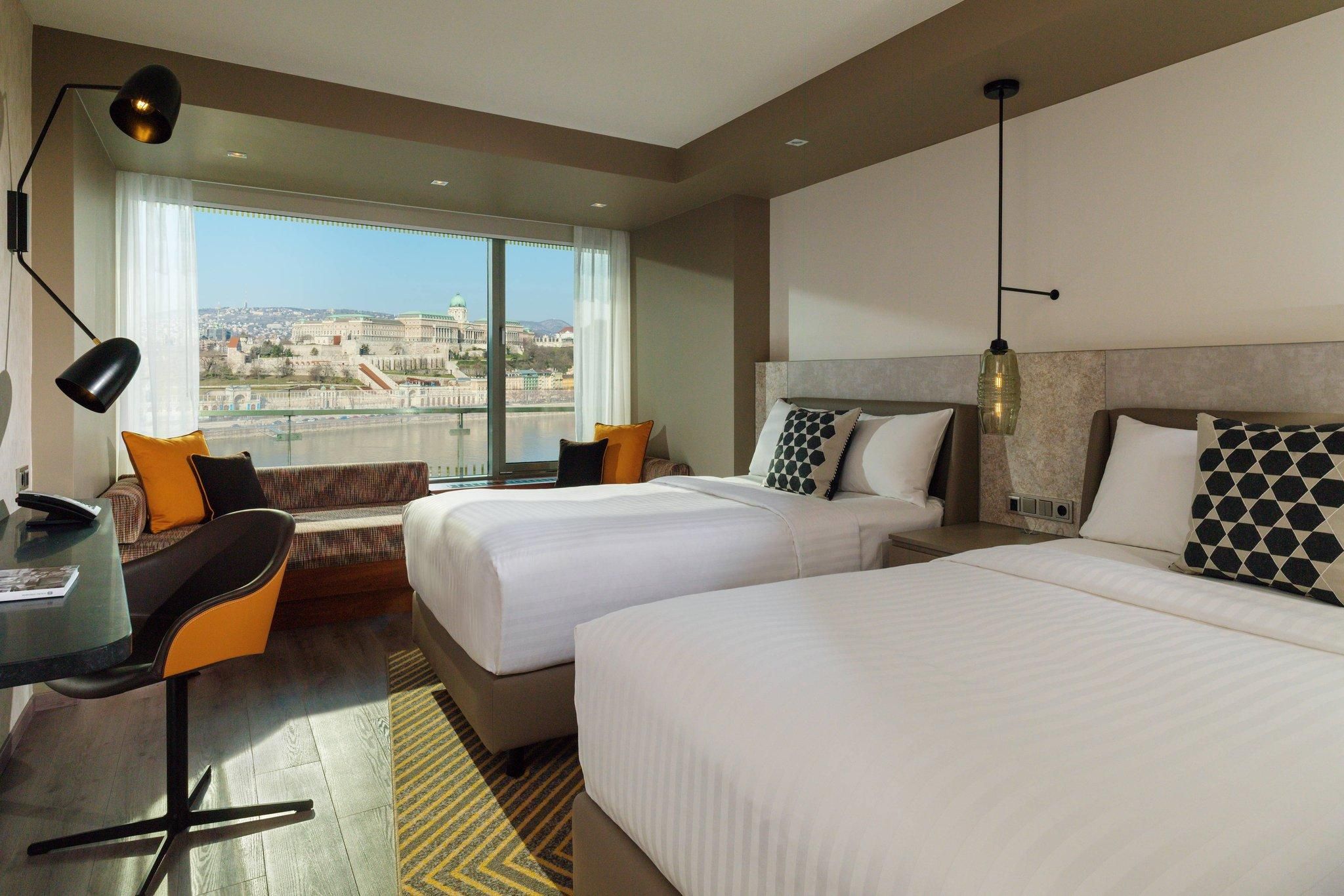 Executive Room, M Club lounge access, Guest room, 2 Twin, River view, High floor