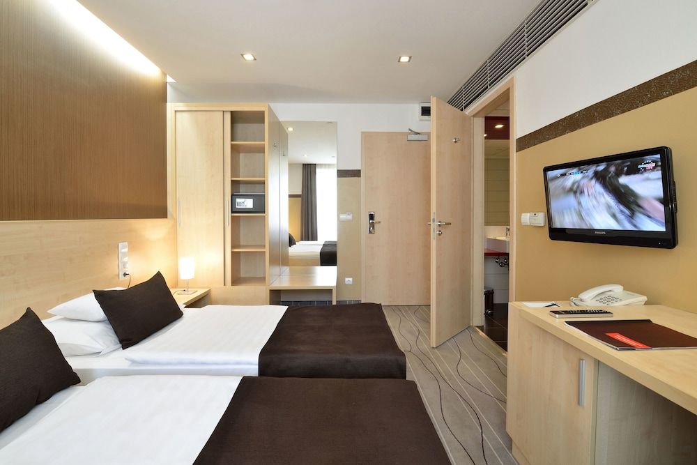 Promenade City Hotel Standard Double or Twin Room 2