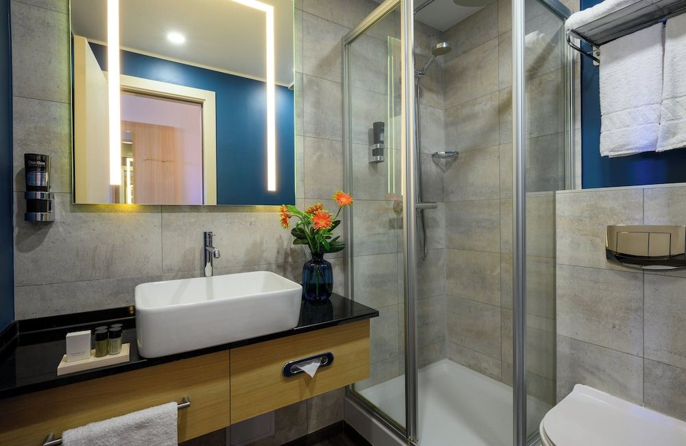 Leonardo Hotel Budapest Comfort Room 4