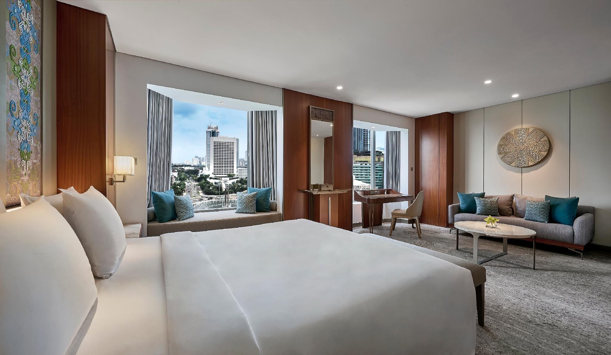 1 King Bed With Bundaran View