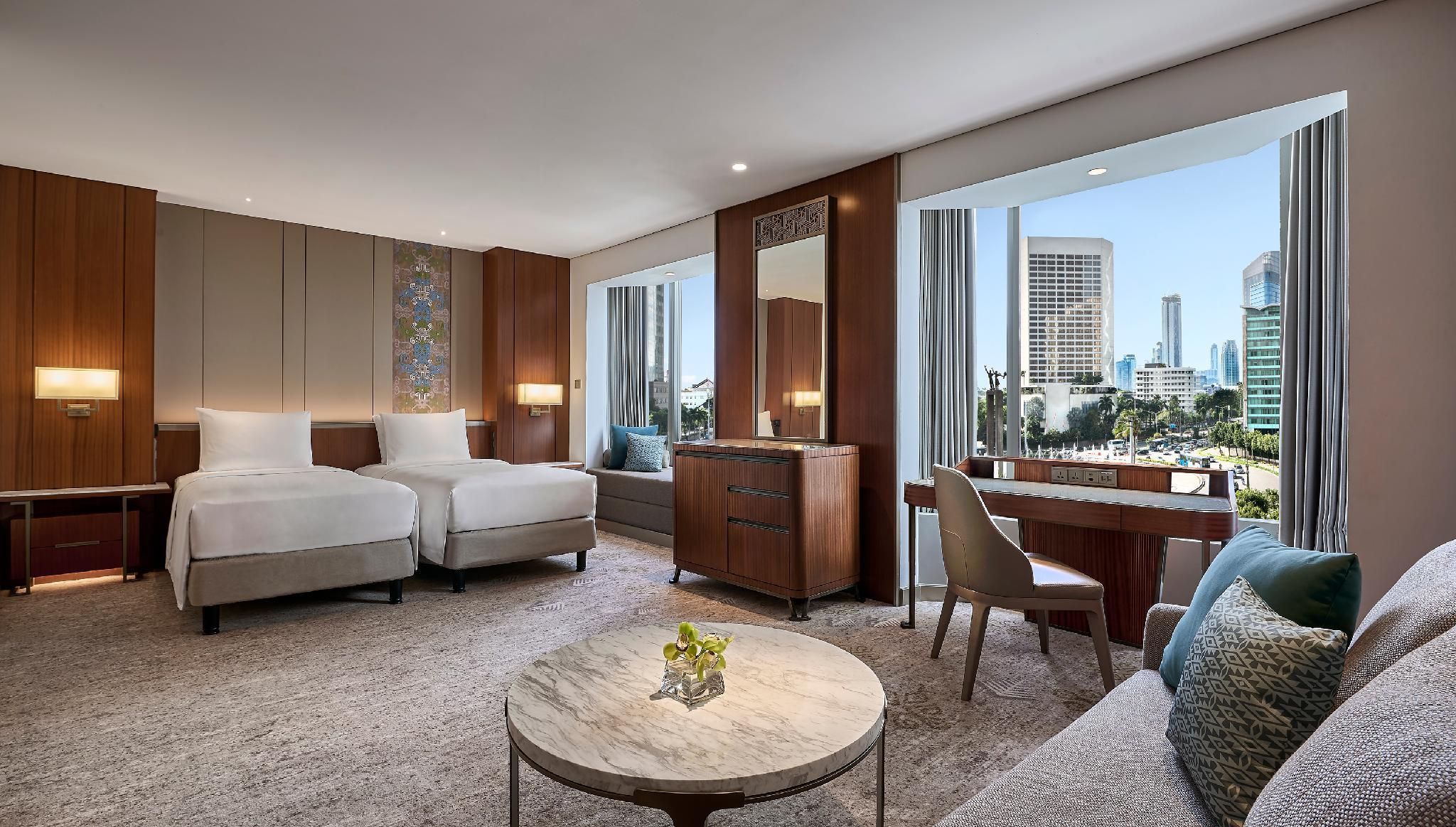 2 Twin Beds with City View