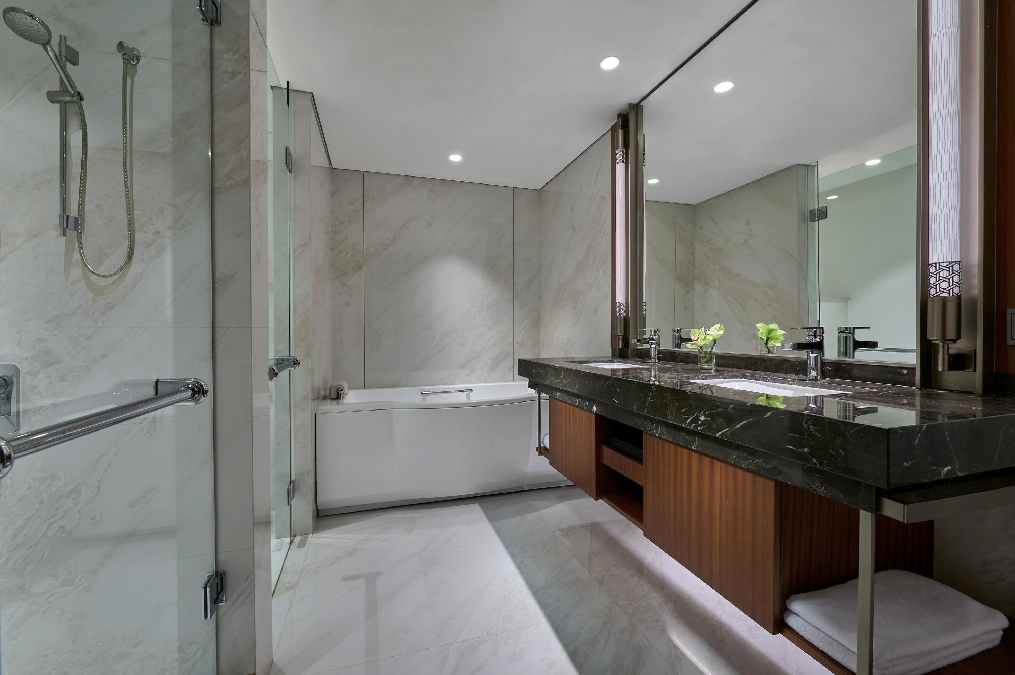 2 Twin Beds with City View