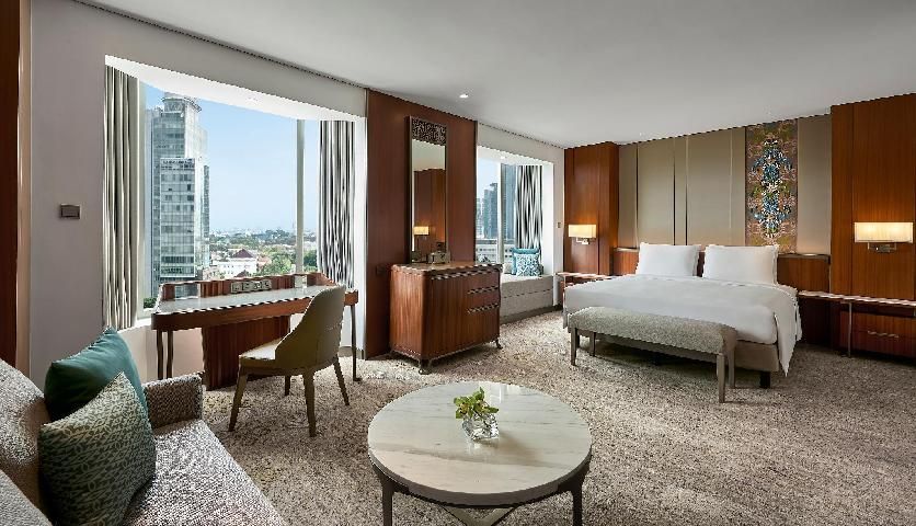 1 King Bed with Club Access And Bundaran View