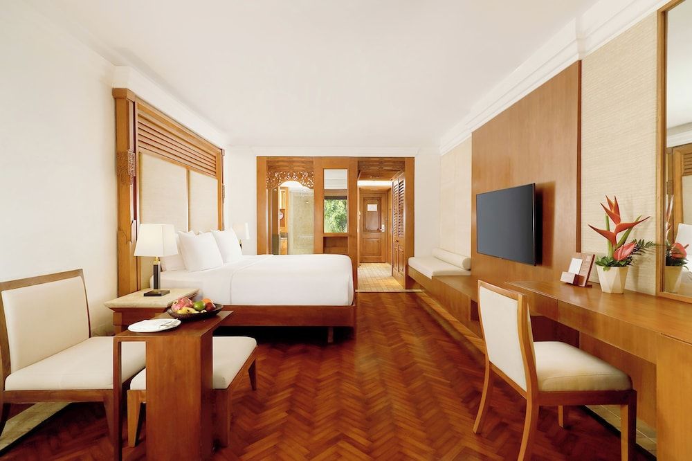 Palace Club Room with 1 king-size bed
