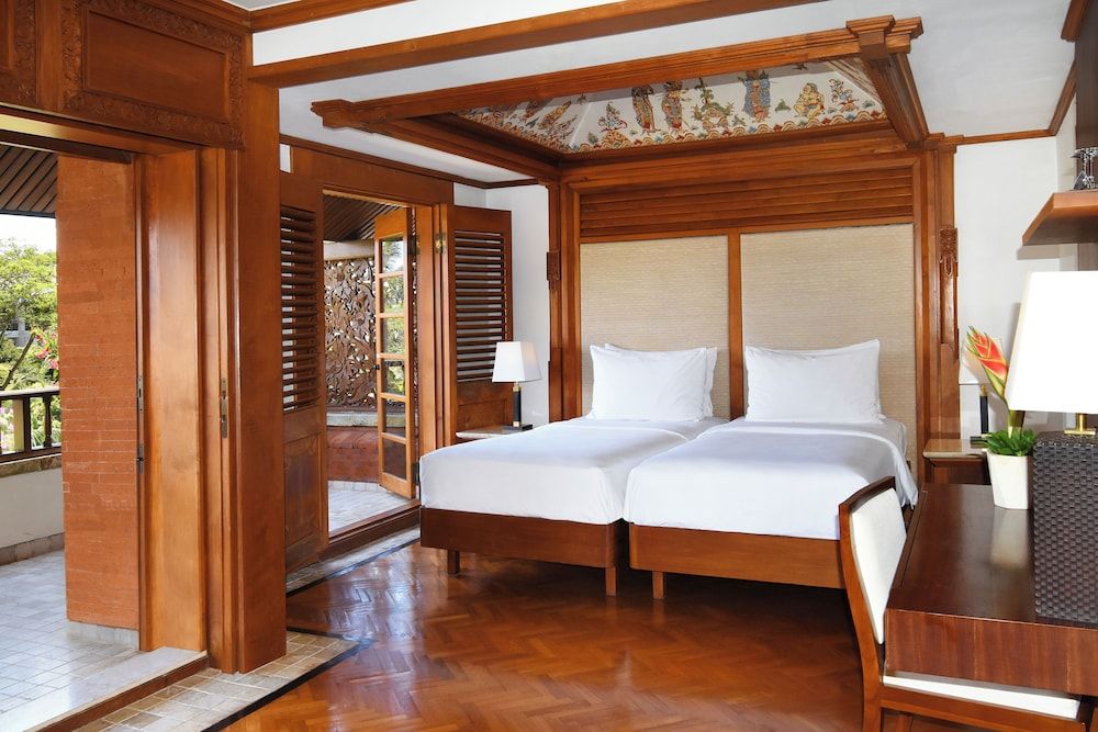Palace Club Suite with 2 single beds