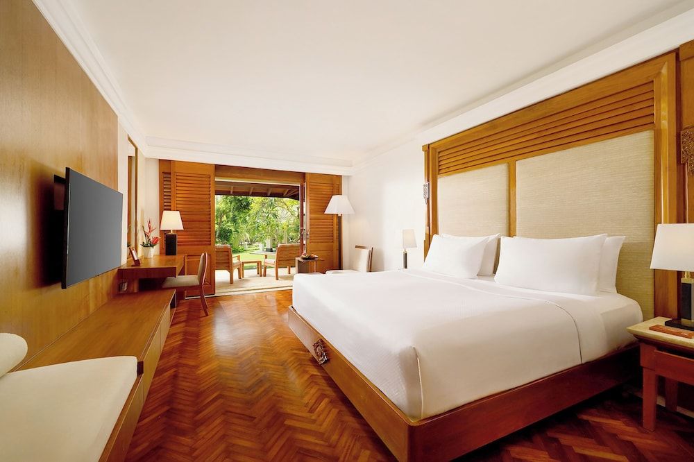 Palace Club Room with 1 king-size bed