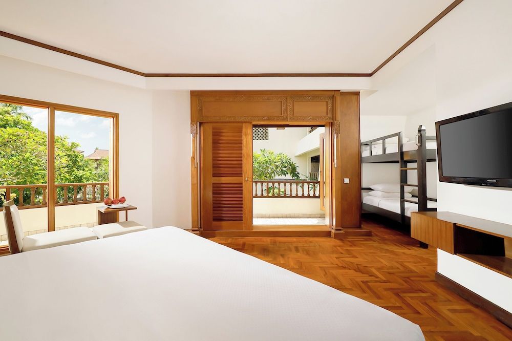 Family Room with 1 king-size bed and 1 bunk bed
