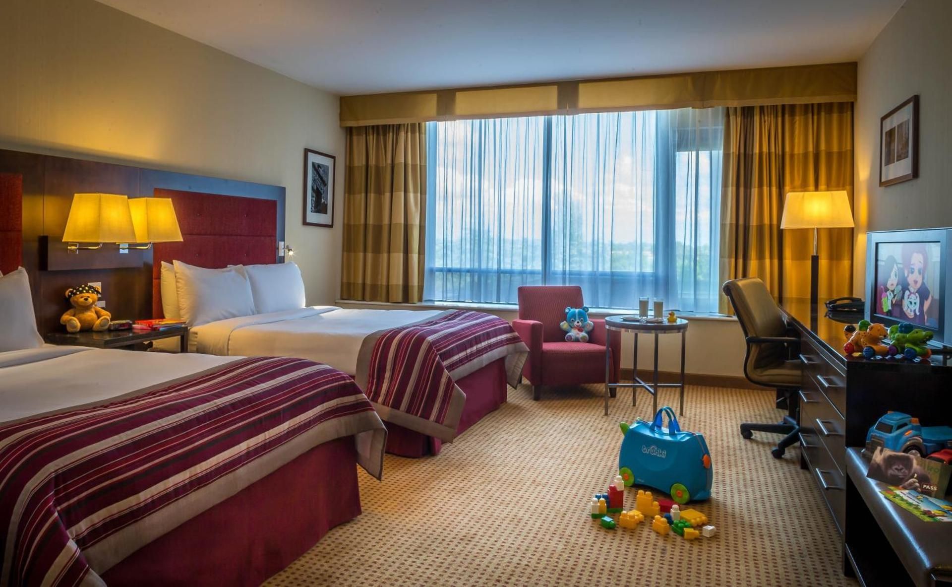 Family Room (2 Adults + 1 Child)