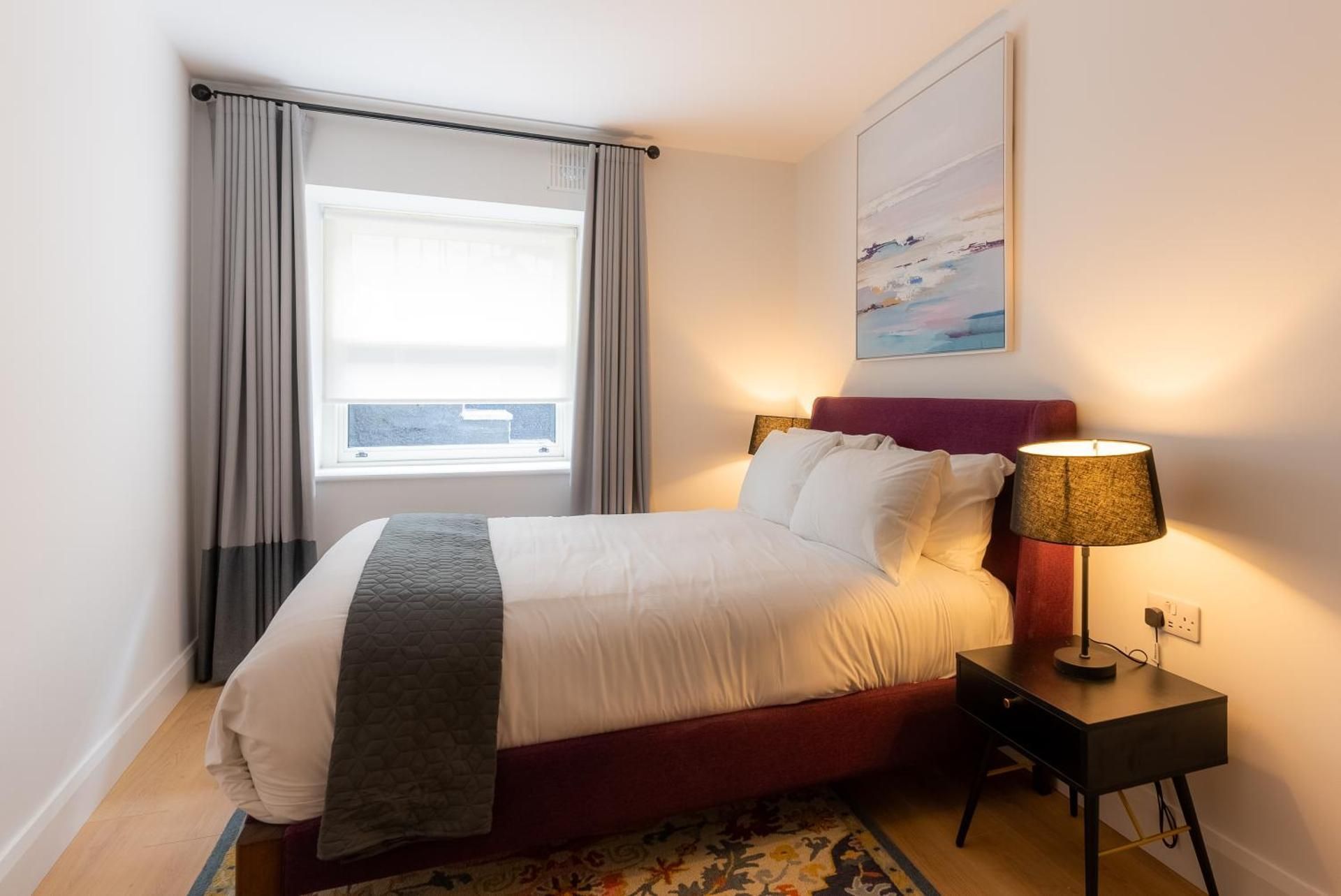 Deluxe Two Bedroom Apartment, Lower Ground Floor Off Site Stairs Only