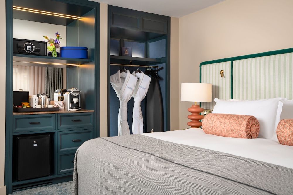 The Green Classic Room, 1 King Bed 2