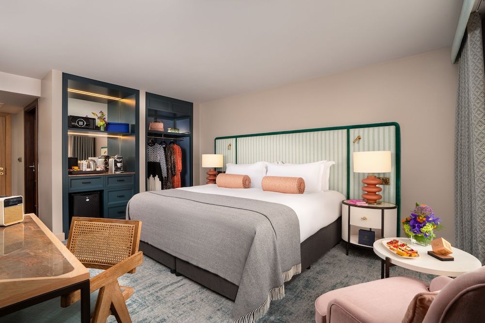 The Green Classic Room, 1 King Bed 4