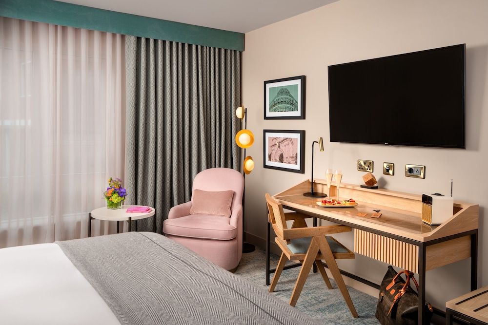 The Green Classic Room, 1 King Bed 7