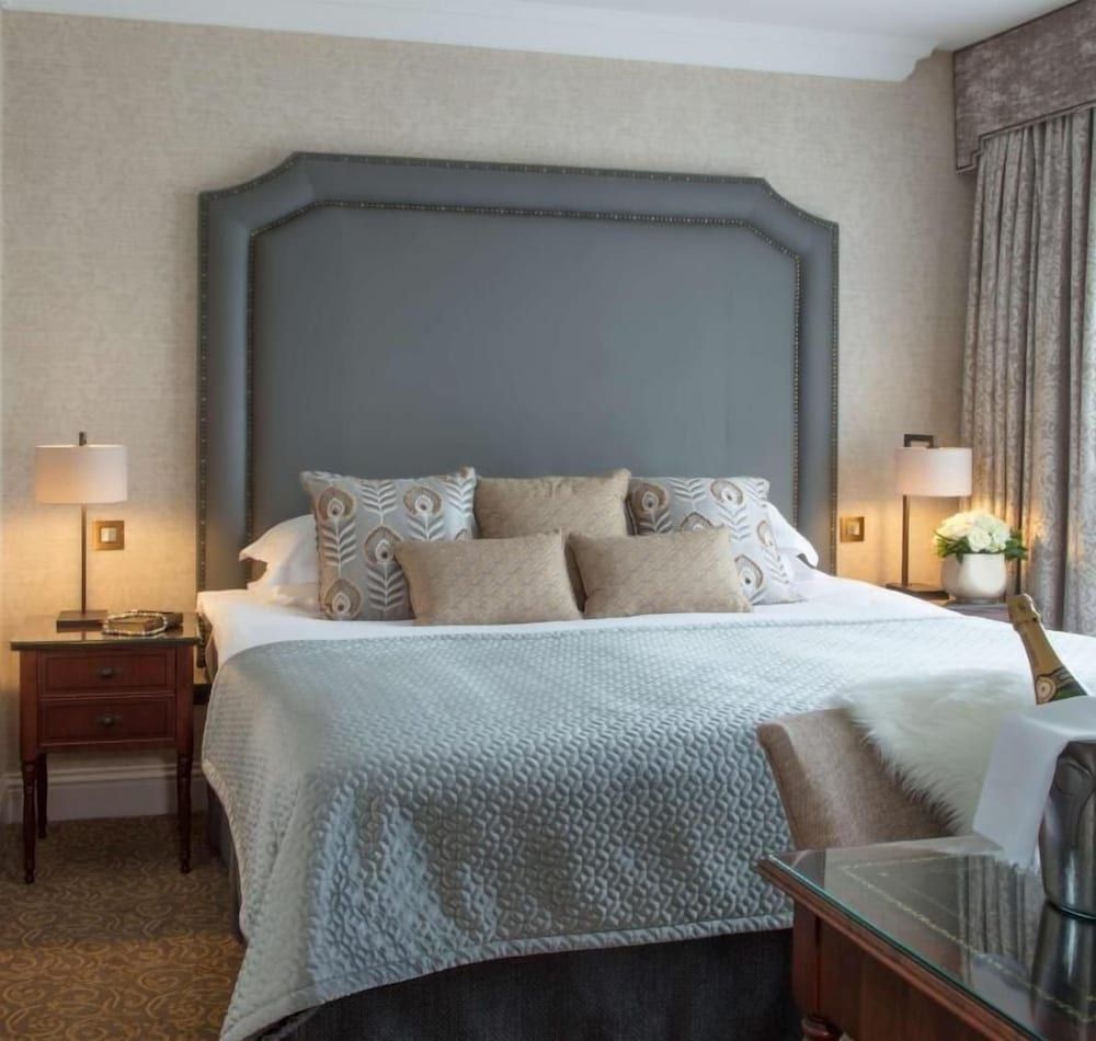 undefined St. Helen's Hotel 4