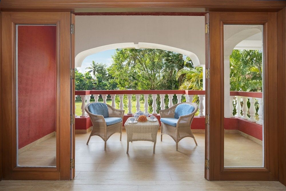 King Bed Villa with Garden View