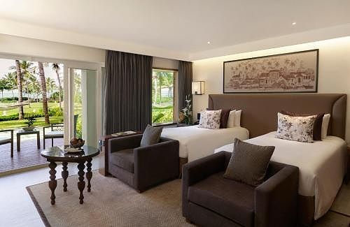 Deluxe Room with 2 Twin Beds and Sea View