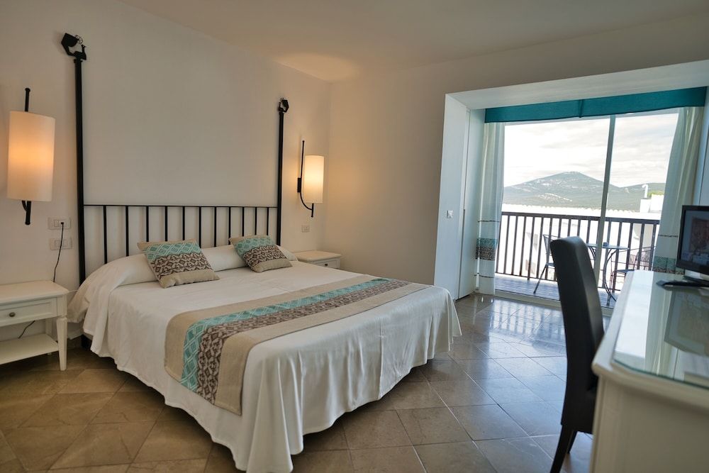 Classic Double Room, Partial Sea View