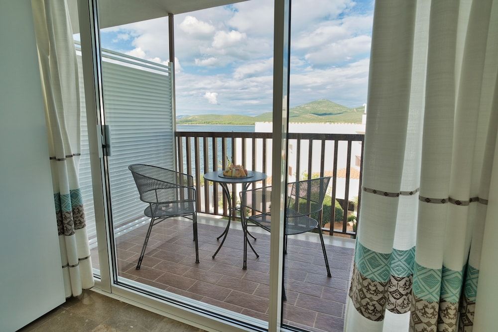 Classic Double Room, Partial Sea View