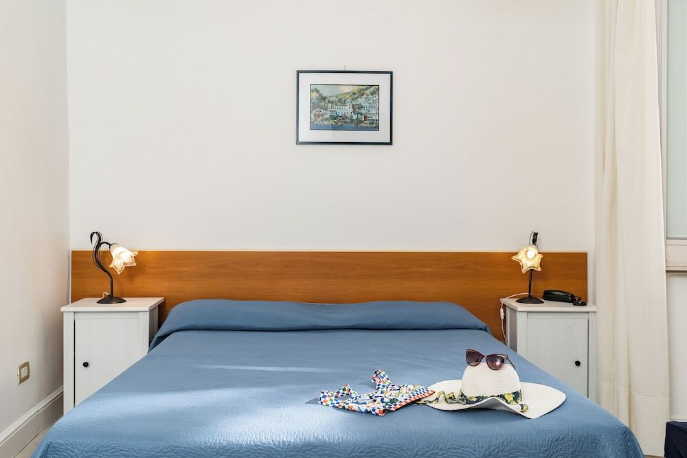 undefined Hotel Fontana 10