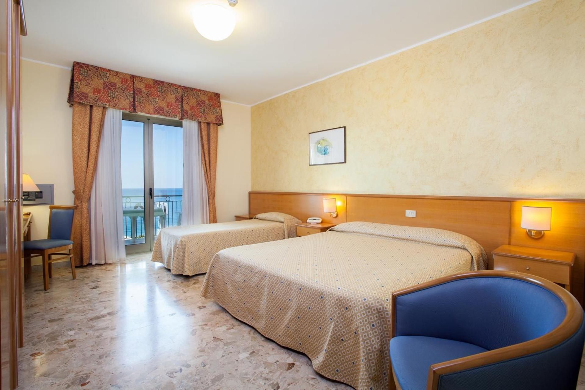 Triple Room with Sea View