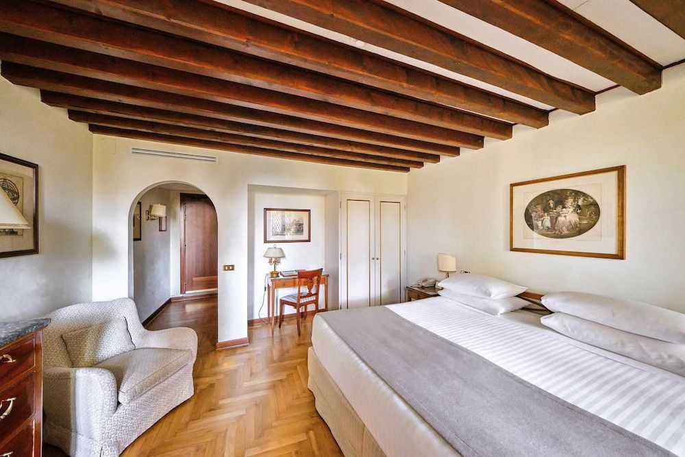 Hotel Villa Cipriani Superior Double Room 4