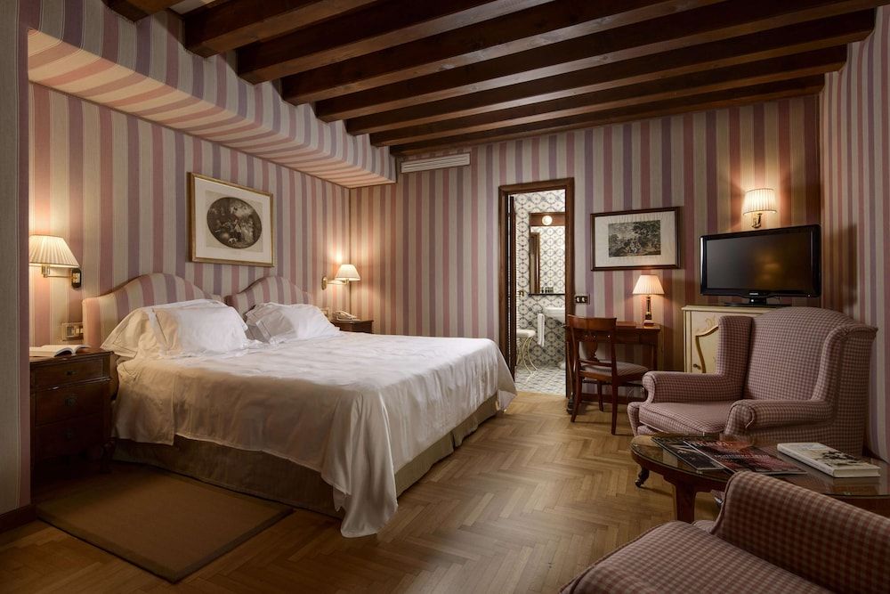 Hotel Villa Cipriani Superior Double Room