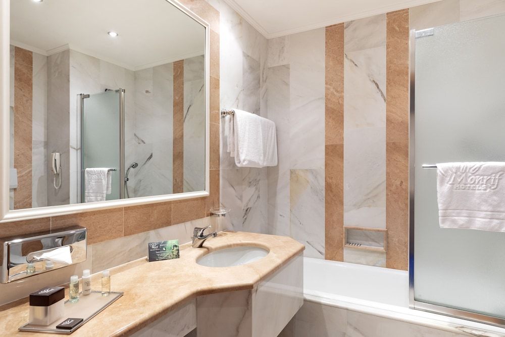 Royal Garden Hotel Classic twin room 4