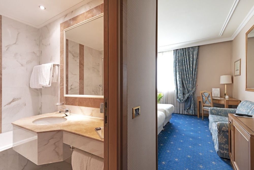 Royal Garden Hotel Classic twin room 5