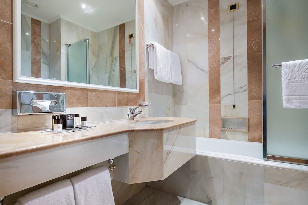 Royal Garden Hotel Superior Twin Room 2