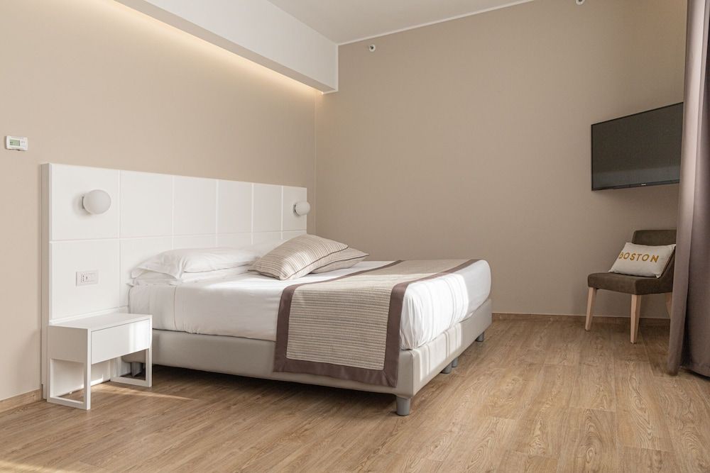 undefined Boston Hotel 4