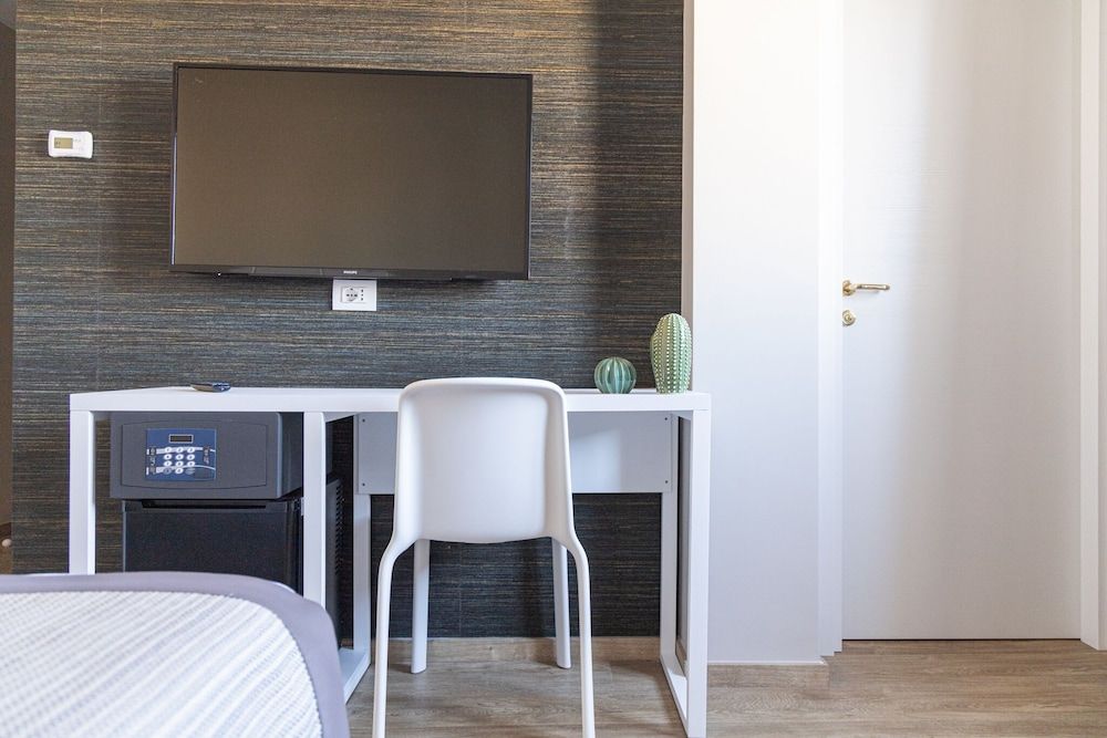 undefined Boston Hotel 10