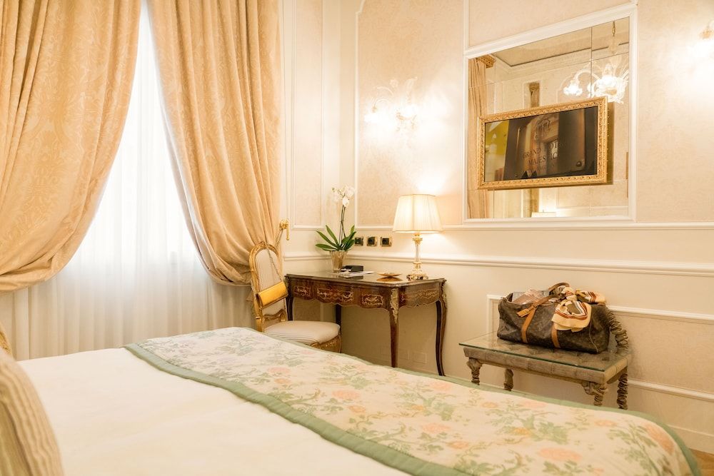 Grand Hotel Majestic già Baglioni Classic Double Room 4