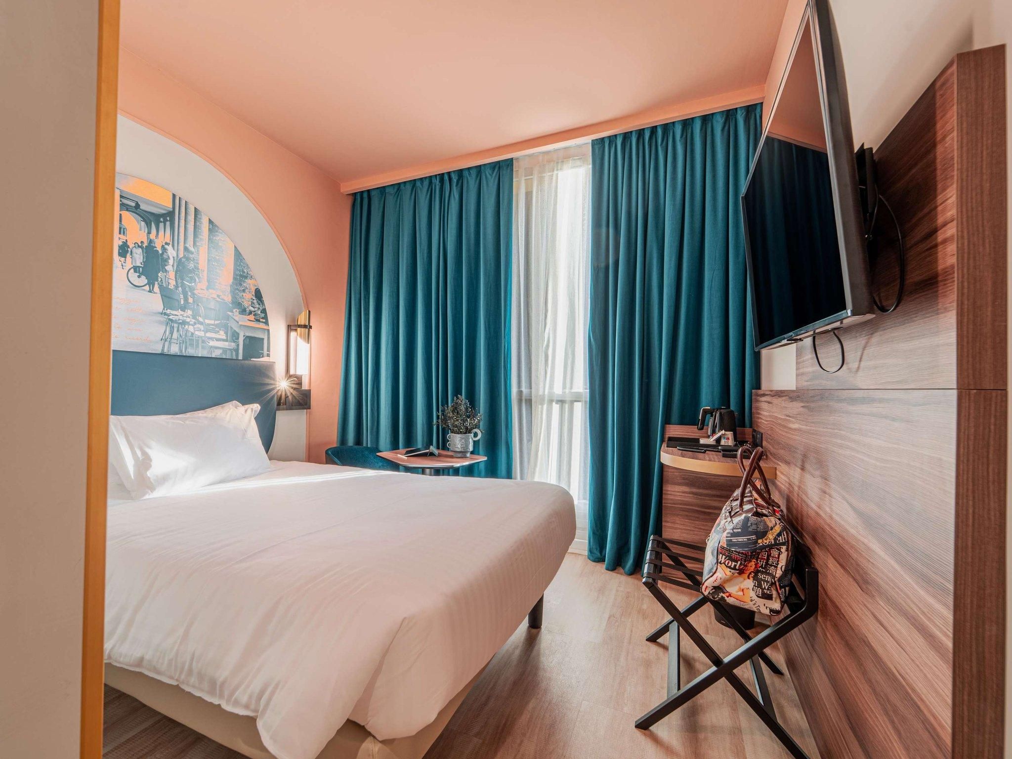 Superior Single with French bed