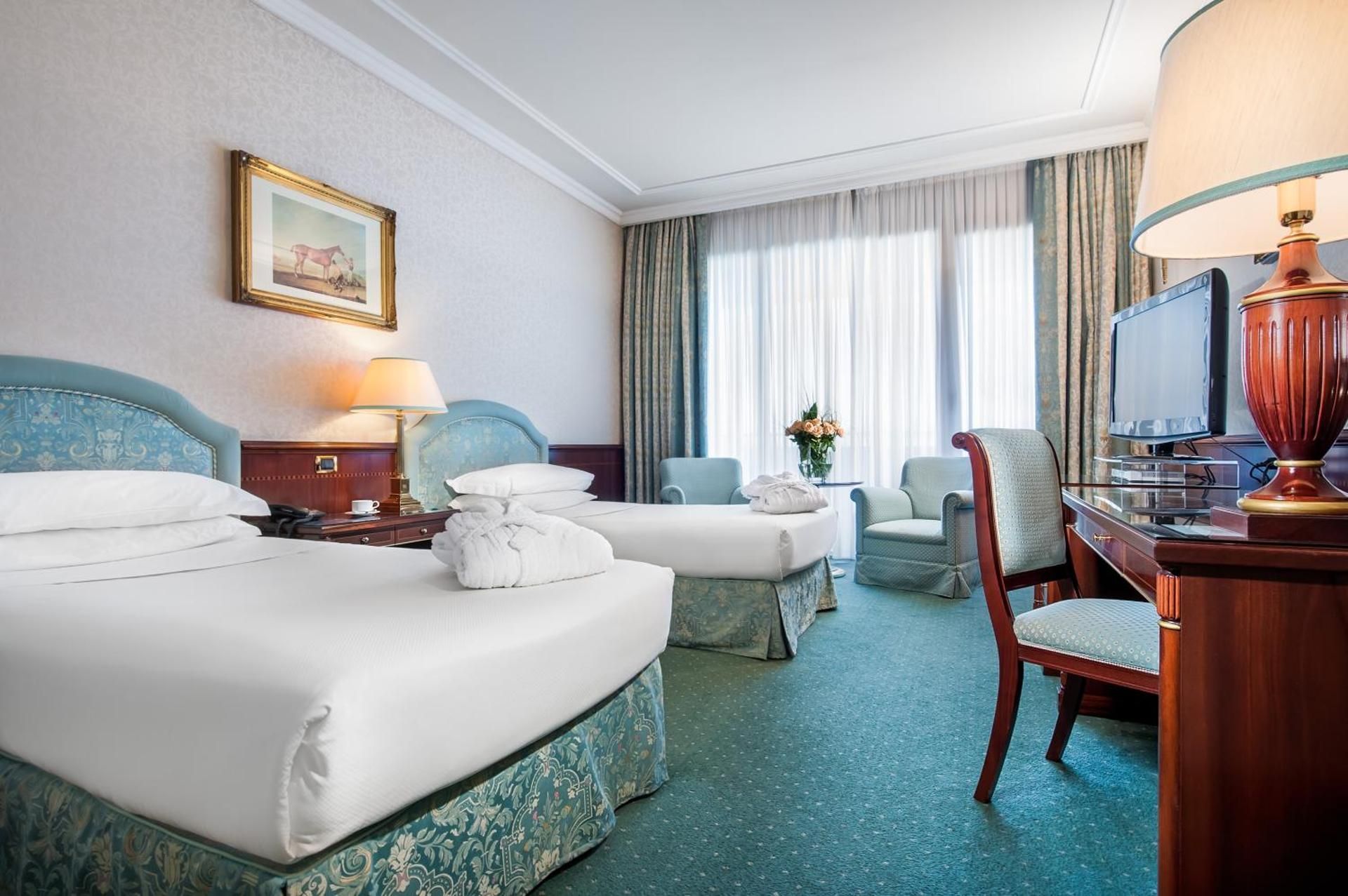 undefined Royal Hotel Carlton 8