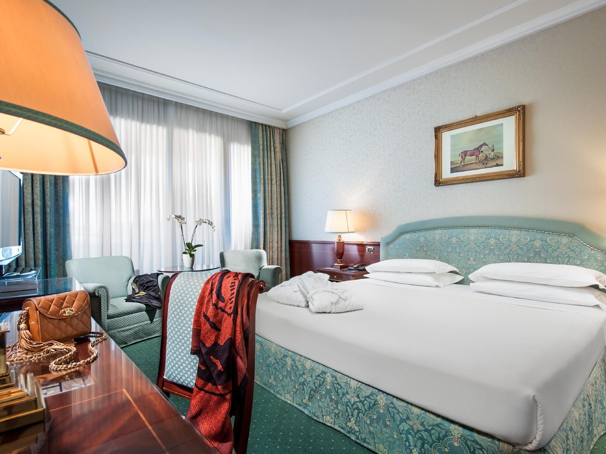 undefined Royal Hotel Carlton 7