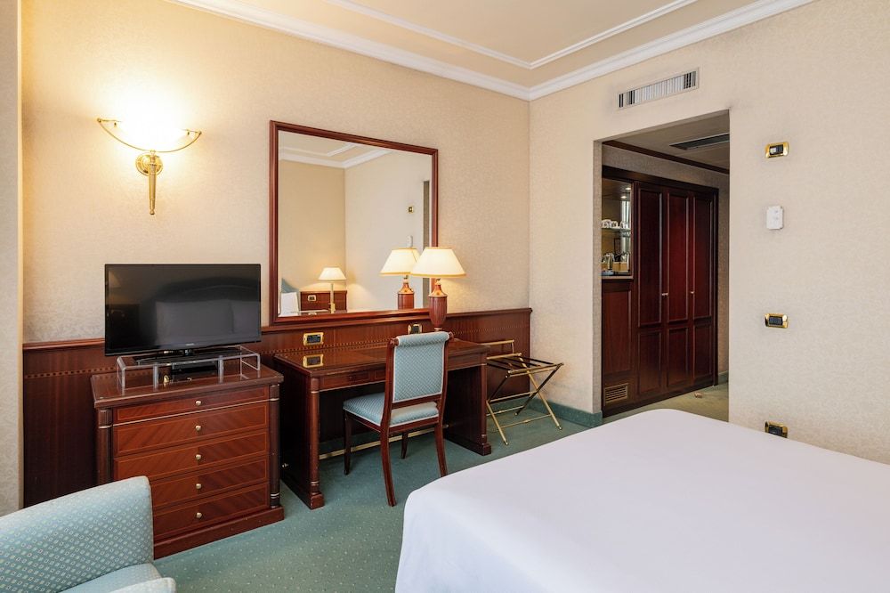 Royal Hotel Carlton Superior Double Room 7