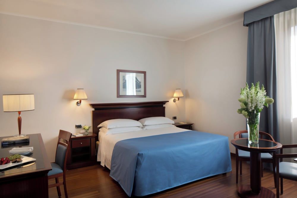 undefined Starhotels Excelsior 3