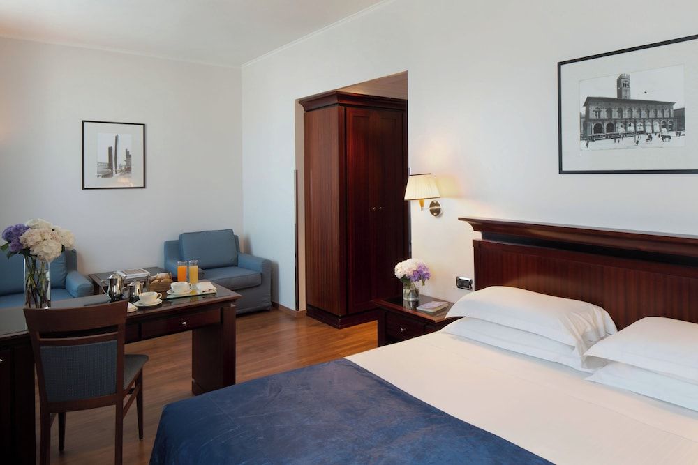 undefined Starhotels Excelsior 5