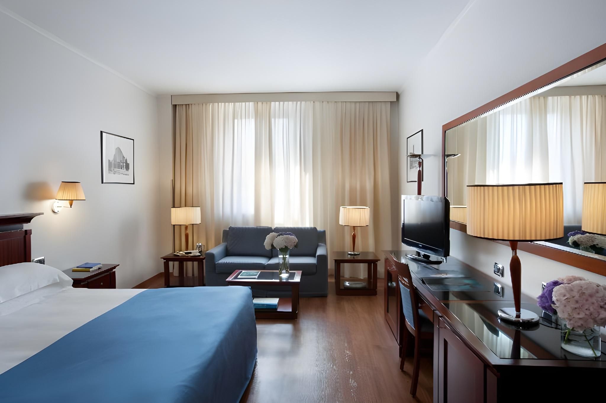 undefined Starhotels Excelsior 3