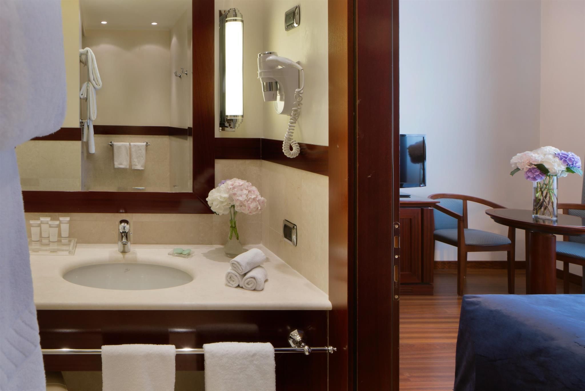 undefined Starhotels Excelsior 5